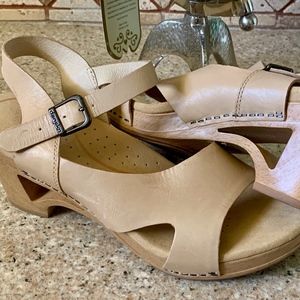 Dansko tan sandals size thirty-nine